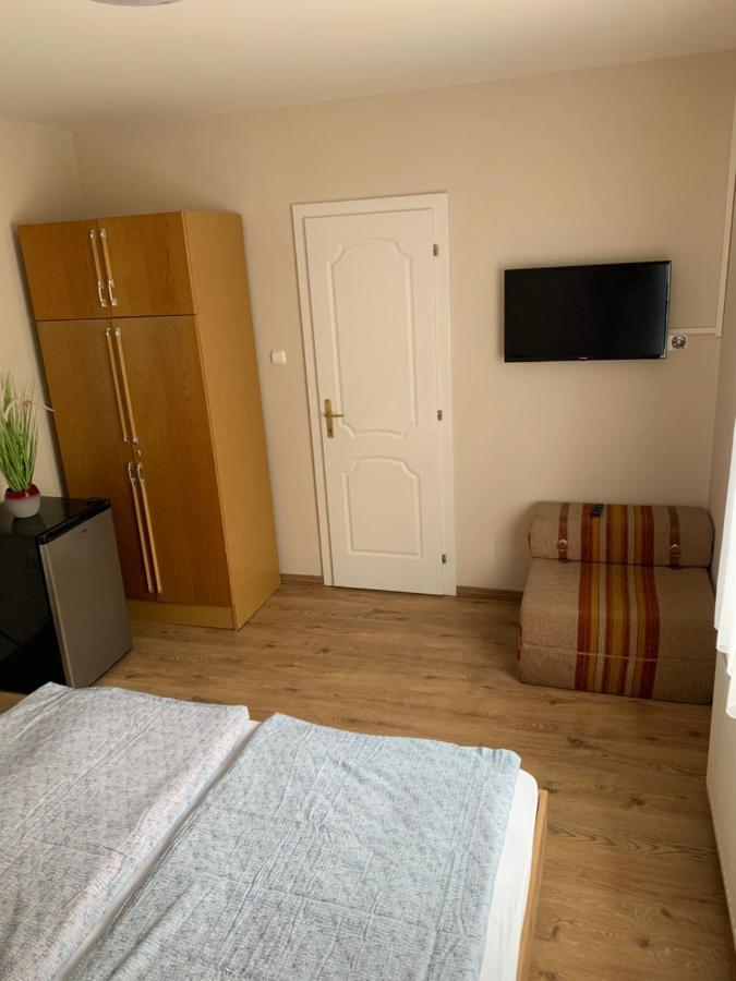 Zsuzsa Apartman Hajduszoboszlo Exterior photo